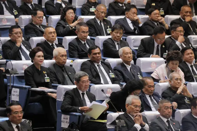 การประชุมร่วมกันของรัฐสภา ครั้งที่ 1 (สมัยสามัญประจำปีครั้งที่ 1) เกิดขึ้นที่หอประชุมใหญ่ บริษัท ทีโอที จำกัด (มหาชน) วันที่ 5 มิ.ย.