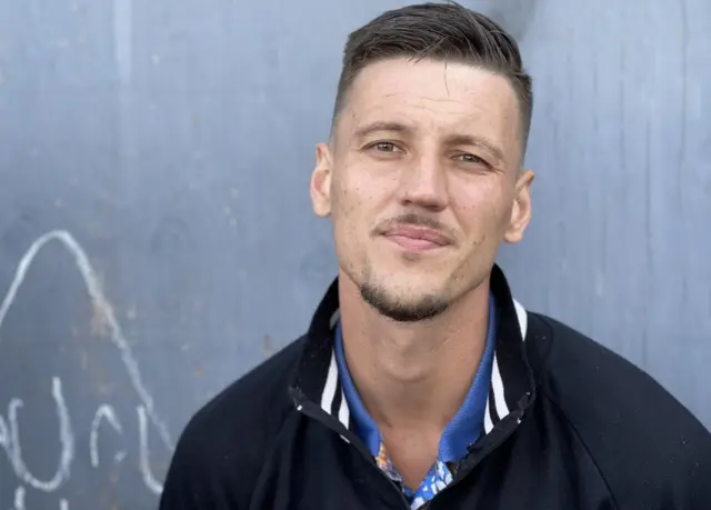 Viacheslav en el cruce fronterizo de San Ysidro el 25 de marzo de 2022.