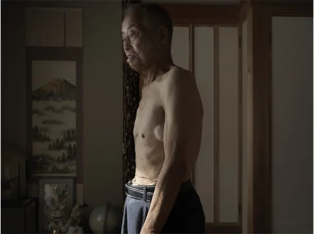 An image from photographer Pierre-Elie de Pibrac's series Hakanai Sonzai