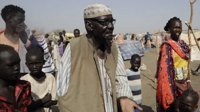 بعض الفارين من القتال.