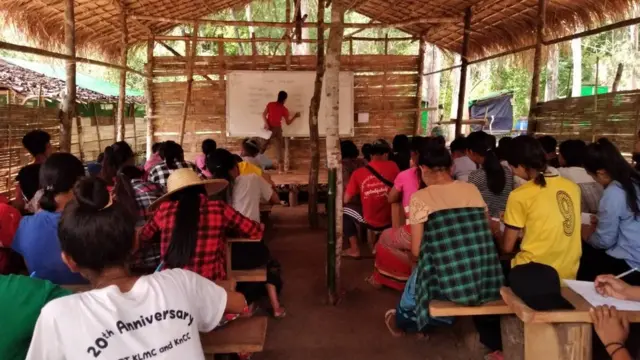 ကရင်နီပြည်၊ စစ်ဘေးရှောင်စာသင်ခန်း