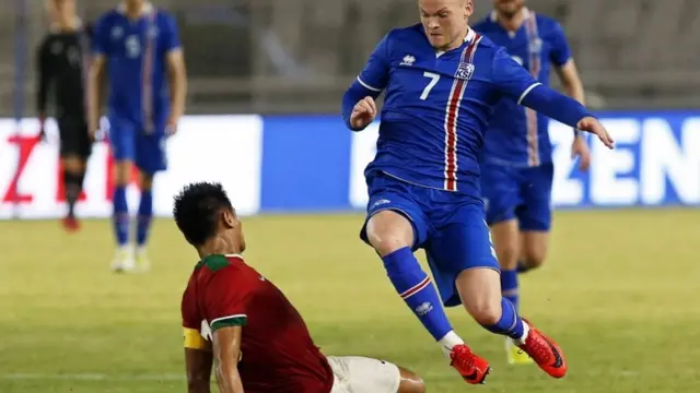 Loydagi qiz porno video