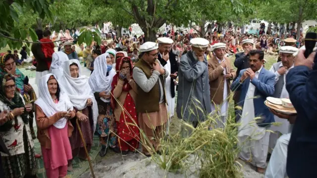 بقلوچ، گنانی تہوار، گلگت بلتستان، دوڑ، بزرگ خواتین