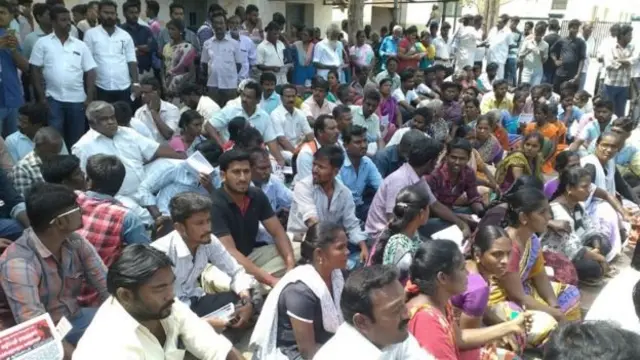 போராட்டத்தில் மக்கள்