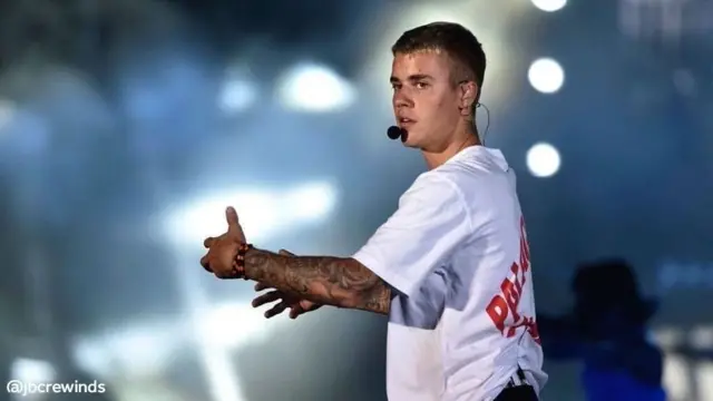 கடல் கடந்து கச்சேரிக்கு வந்து உதட்டை மட்டும் அசைத்தாரா பீபர்?