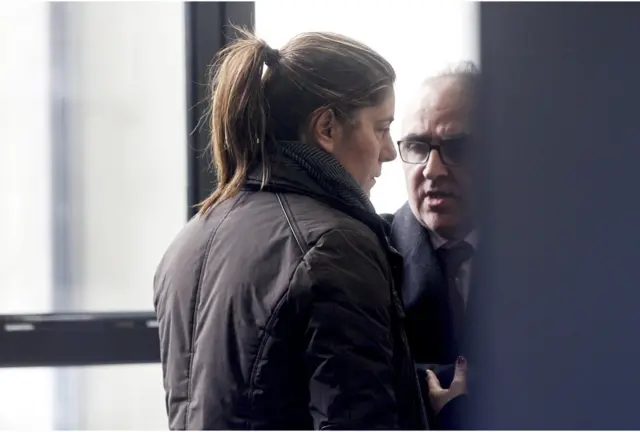 Marga Garau con su abogado, Alberto Martín.