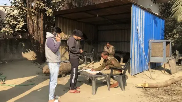 கோயிலுக்குள் செல்ல அடையாள அட்டை அவசியம்