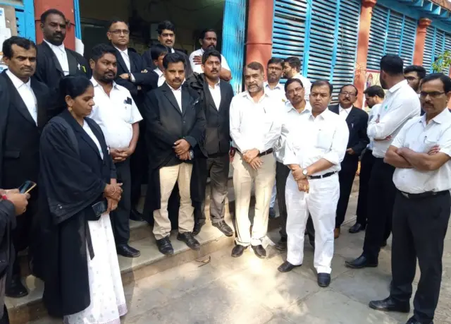 આ ઘટનાને પગલે 'નામપલ્લી ક્રિમિનલ કોર્ટ બાર ઍસોસિયેશન' મૌન વિરોધપ્રદર્શન કર્યું હતું.