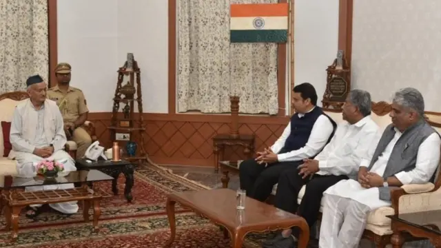 గవర్నర్తో సమావేశమైన ఫడ్నవీస్, చంద్రకాంత్ పాటిల్