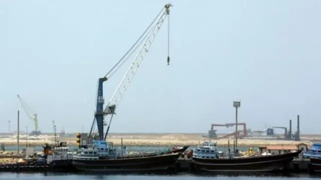 چاه بهار د پاکستان له ګوادر بندرګان ۹۰ کیلومتره لرې موقعیت لري