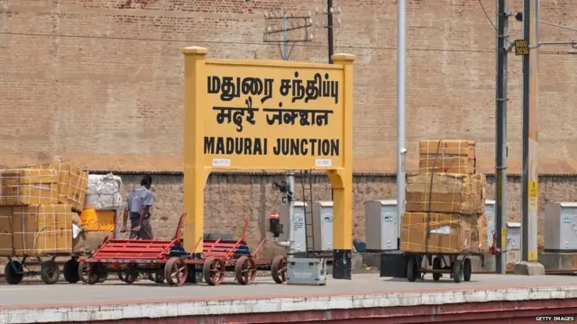 सरकारी शाळेत हिंदी शिकवण्याला तामिळ भाषिकांनी केलेल्या विरोधाचा इतिहास मोठा आहे.