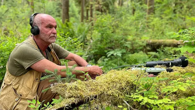 Gordon Hempton grabando