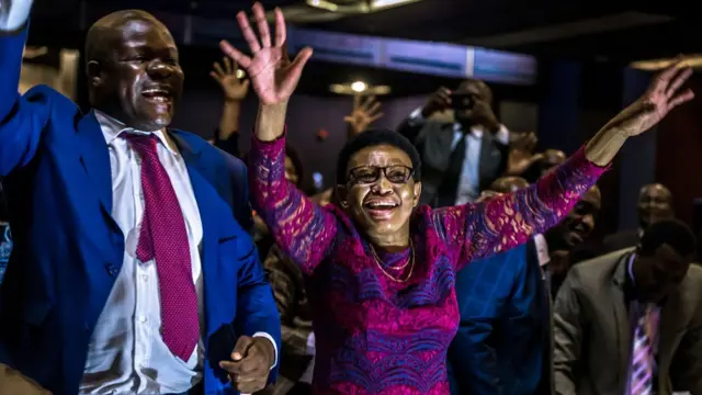 મુગાબેના રાજીનામા બાદ સાંસદો ખુશીથી ઝુમી ઉઠ્યા હતા