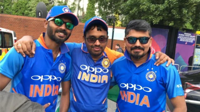 બે મિત્રો સાથે નવીન