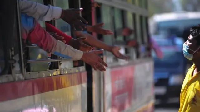 कोरोना, स्थलांतर