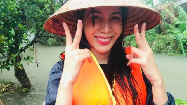 Ca sĩ Thủy Tiên