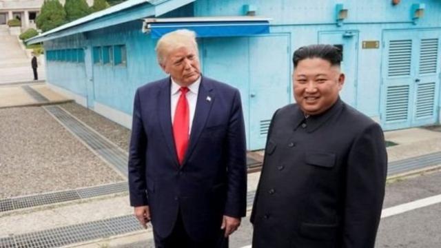 دونالد ترامپ، رئیس‌جمهوری آمریکا بارها گفته است که با کیم جونگ اون، رهبر کره شمالی، رابطه "خوبی" دارد