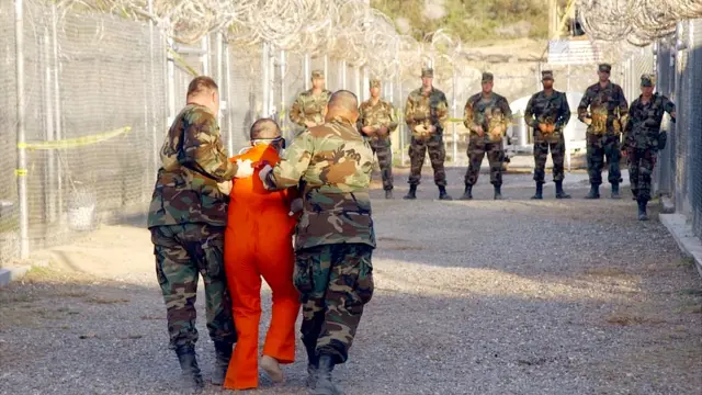 Militares conduzem presosign up free bet offersGuantánamo.