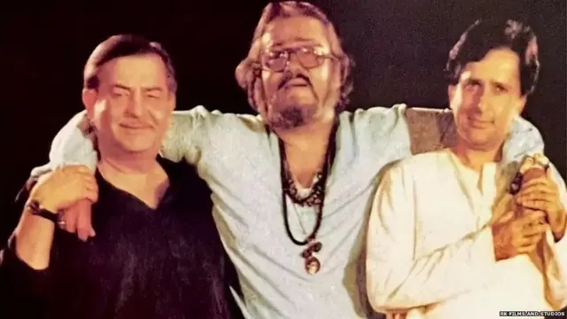 आपले दोन भाऊ शम्मी कपूर आणि शशी कपूर यांच्यासोबत राज कपूर