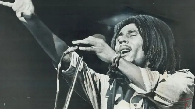 Ubwo yari i London, Bob Marley yarangije gufata amajwi muri studio y'umuzingo w'indirimbo wa Exodus, urimo indirimbo nka Jamming, Three Little Birds na One Love