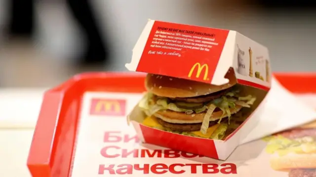 一只巨无霸汉堡能够非常准确地体现"购买力平价"，即无论货币汇率如何，同一件产品在不同国家的成本是相同的。(图片来源: Getty Images)