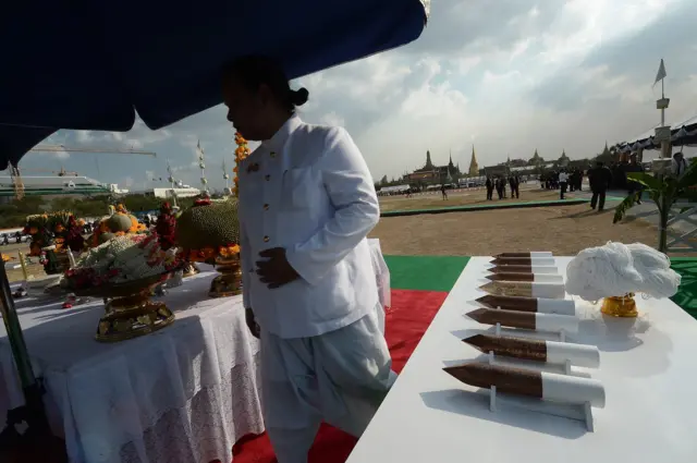 พิธีปักหมุด, โบราณพระราชประเพณี, พระเมรุมาศ, พระราชพิธีถวายพระเพลิงพระบรมศพ, พระบาทสมเด็จพระปรมินทรมหาภูมิพลอดุลยเดช, กรมศิลปากร, กระทรวงวัฒนธรรม