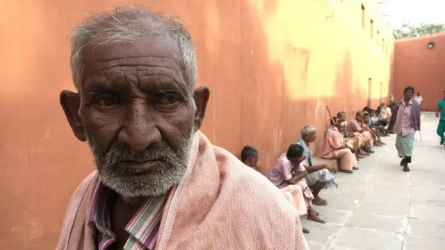 ఆనందాశ్రమంలో బిచ్చగాళ్లు