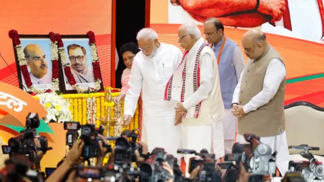 नरेंद्र मोदी