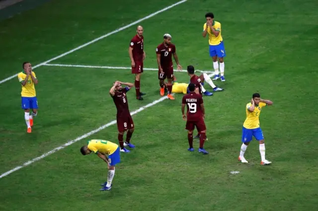 Brasileños y venezolanos reaccionan