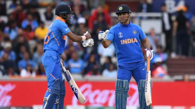 હાર્દિક પંડ્યા અને ધોની