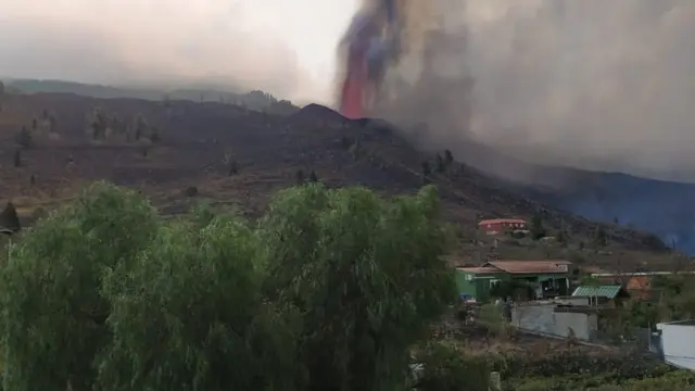Foto del volcán en erupción cedida por Juan Vicente Rodríguez.