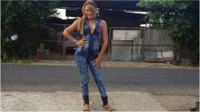 মনিকা বলছেন, লকডাউনের নিয়মের কারণে তিনি হয়রানির শিকার হচ্ছেন