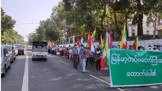 ရန်ကုန်မြို့ ပြည်လမ်းနဲ့ အင်းယားလမ်းထောင့်က တပ်ထောက်ခံပွဲ