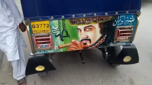 پوسٹروں کے خلاف پولیس مہم