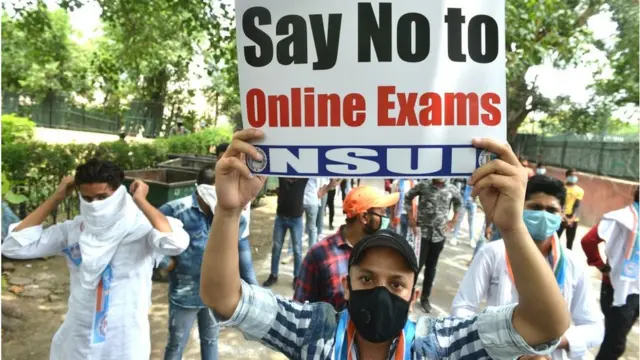 ઑનલાઇન પરીક્ષા સામે વિરોધપ્રદર્શન