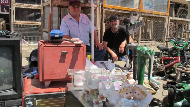 Məmmədəli adlı satıcının tədarükçüsü tez-tez ona müxtəlif mallar gətirir