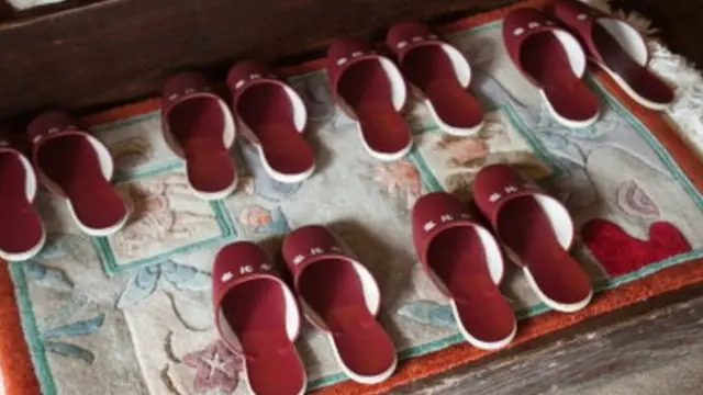 জুতার সাড়ি, একটি বাসার প্রবেশপথ