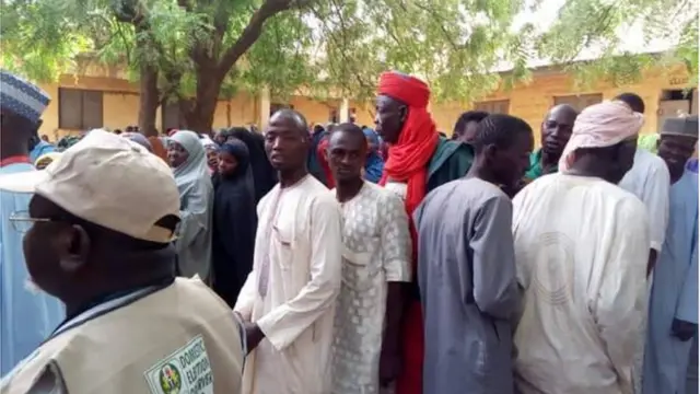 Awọn oludibo n dibo