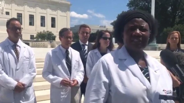 Dr Stella yavuze ko abategetsi benshi ba Amerika bafata hydroxychloroquine mu kwirinda, ko niba bamunyomoza baza akabapima