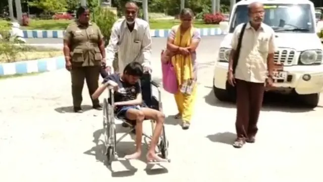 மாற்றுத்திறனாளி மகன்
