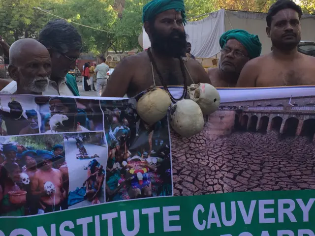 டெல்லியில் தமிழக விவசாயிகள் போராட்டம்