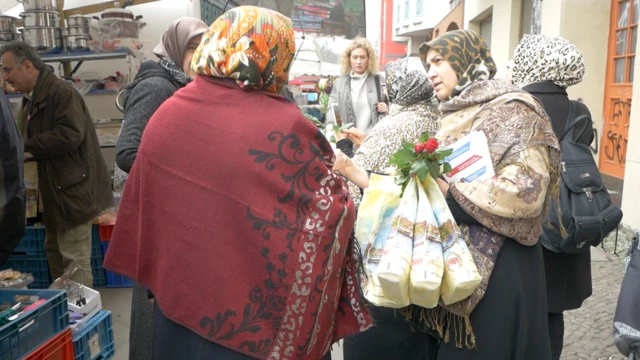 Berlin'deki Türk pazarı evet ve hayır kamplarının yoğun çaılştığı yerlerden.