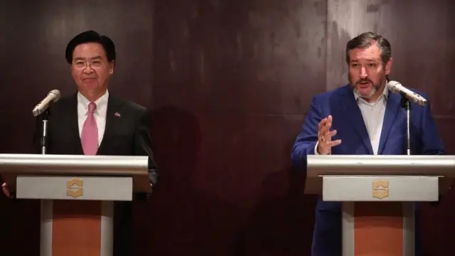 美国参议员克鲁兹9日访台,并与台湾外交部长吴钊燮举办记者会。