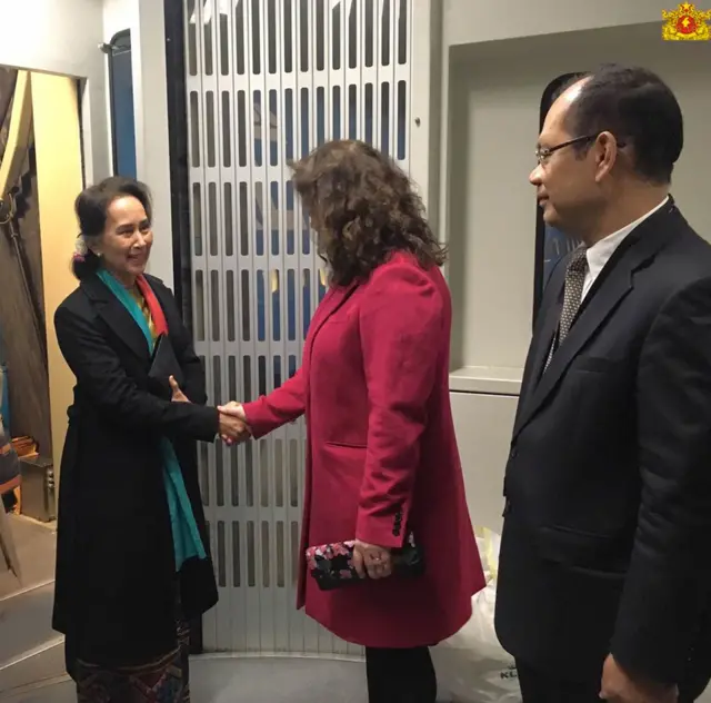 ဒေါ်အောင်ဆန်းစုကြည်