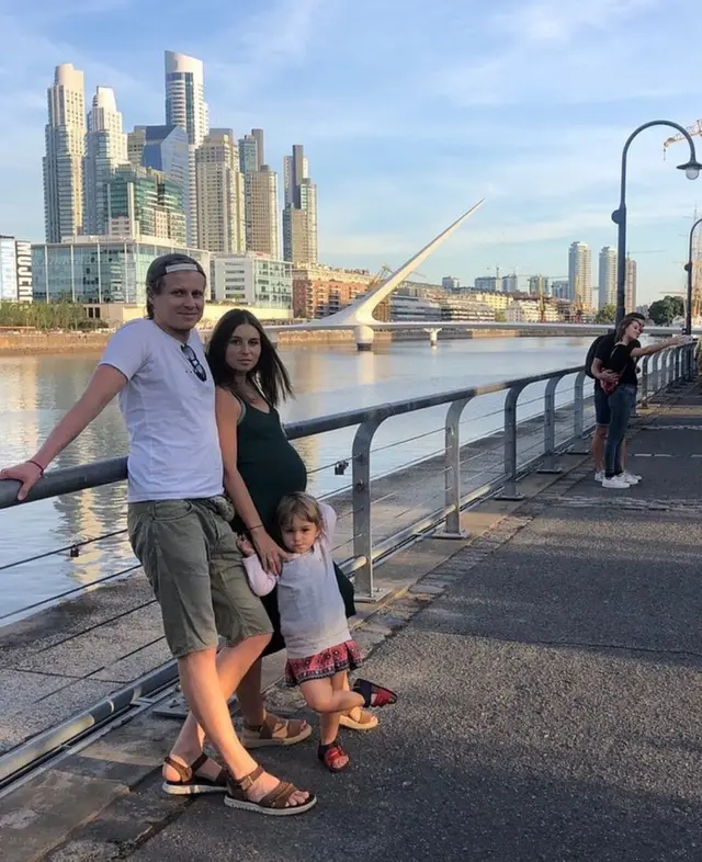 Александра и Никита отказались от первоначального плана и отправились рожать второго ребенка в Буэнос-Айрес