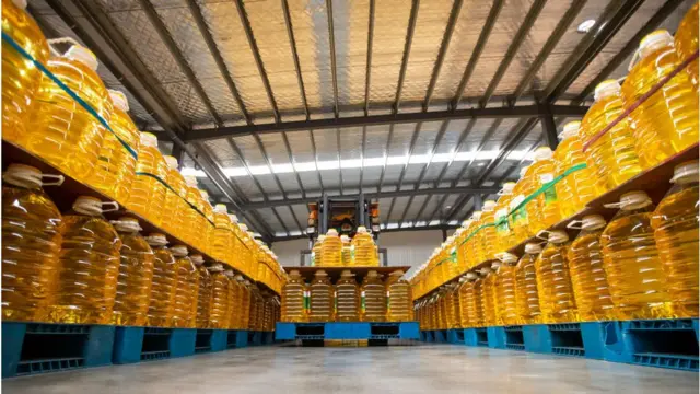 তেলের কারখানা।