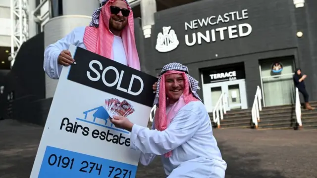 أمام نادي نيوكاسل