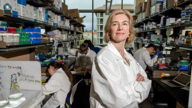 Amerikalı Jennifer Doudna-nın ixtira etdiyi CRISPR-Cas9 texnologiyası genomun redaktəsində inqilab yaradıb