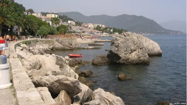 Чорногорське ужбережжя приваблює велику кількість російських туристів