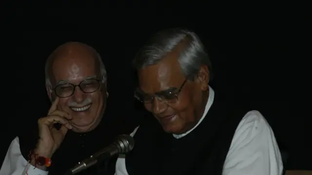 અટલ અડવાણીની તસવીર